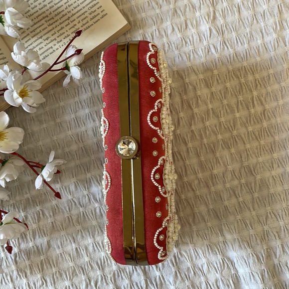 Red with white bead work clutch bag with sling - Picture 5 of 9